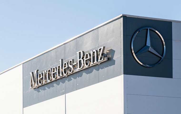  Mercedes-Benz        